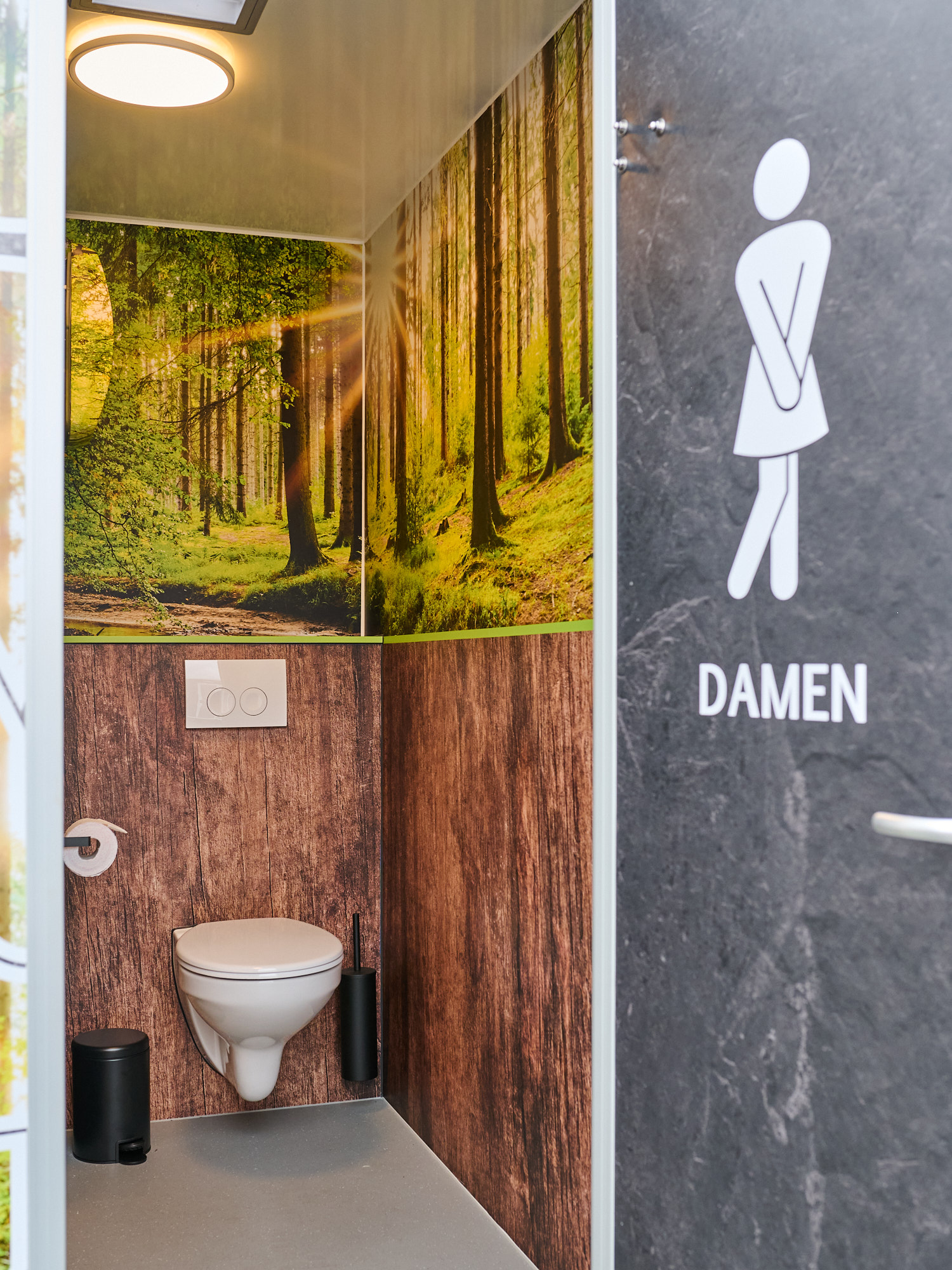 6e6a4e6337254d20b93878709c3365cd.jpg Toilettenwagen Sauerland-Style MINI – Bild 5